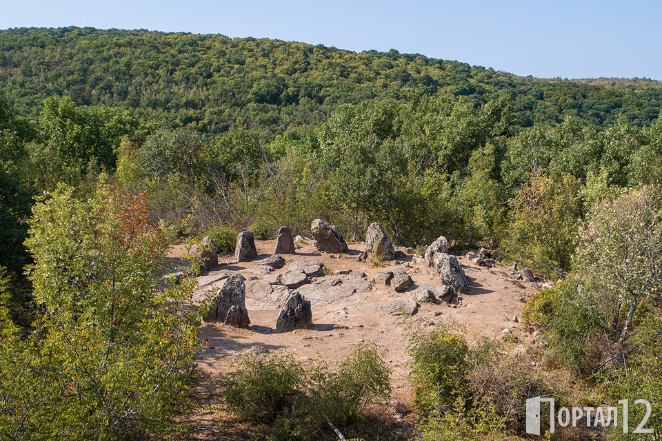 кромлехът край село Долни Главанак